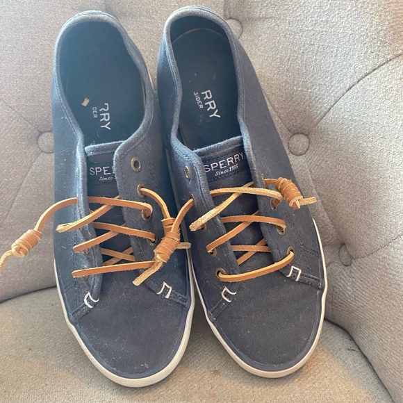 NAVY WOMENS SPERRYS - Picture 3 of 3